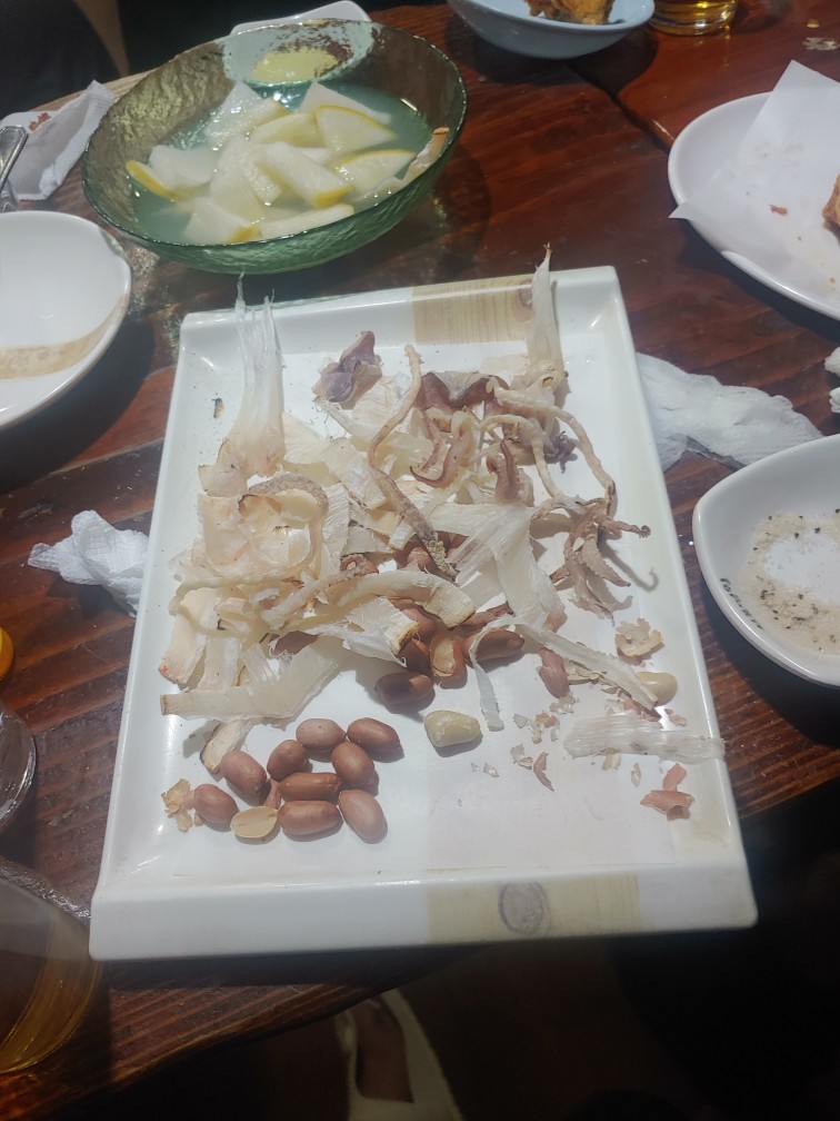 1차 프리형님 행복형님 무공님 횟집에서 도미 맛있게 먹었구요. 2차에 오뎅집 맛있게 먹었구요. 두리누나랑 지인도 오셨구요. 3차 치킨집에서 닭 맛있게 먹었네요. ㅋㅋ 4차 노래방 달렸구요. 행복형님이 계산하셨더라구요. 다음에 또 뵈요!★