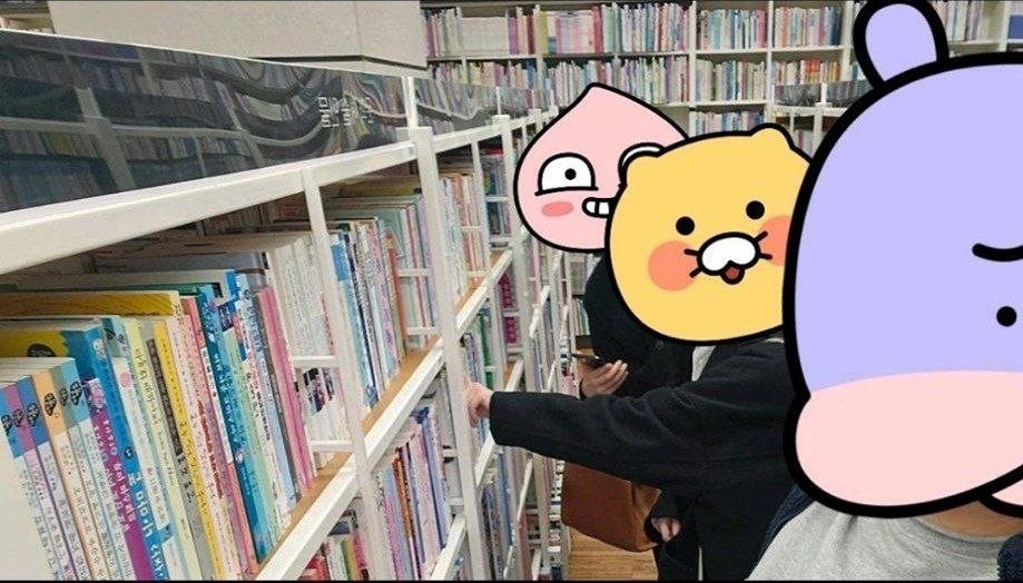 날이 너무 좋아서 책구경했어요😊

알라딘와서 책구경 하는데
책냄새도 좋고 다양한책
구경하면서 힐링 되네요☺️

책 사고 싶은 욕구가 올라오는데
다 사고 싶은 기분😭

책은 구경만으로 너무 좋고
같이 있어서 더 좋았던거
같아요❤️

다음에또 구경해요😍