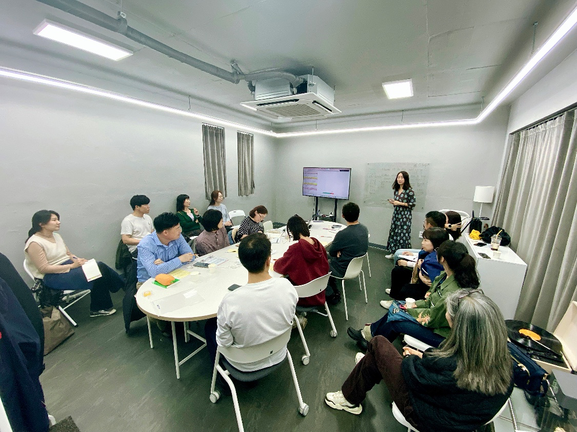 🎤 Welcome to 영어한국어말하기모임! 🗣

안녕하세요 👋

다가오는 영어한국어말하기모임에 초대합니다! 🎉
This is a great opportunity to improve your public speaking skills in both English and Korean while having fun and gaining confidence. Whether you’re a seasoned speaker or a first-time guest, you’re more than welcome!

📅 날짜 | Date: 2025년 4월 6일 (일)
⏰ 시간 | Time: 오후 4시 - 6시
🏢 장소 | Venue: 돈버는아지트 (논현역 5분거리)

🎤 Roles & Responsibilities | 역할 담당자
Toastmaster (사회자): Jennie
General Evaluator (총평가자): 박길희
Topicsmaster (즉흥 연설 진행자): 이정은
Zoom Master (줌 담당): 박세훈
Quiz Master (퀴즈 담당): Helen

🎙 Speakers & Evaluators | 연설자 & 평가자
1️⃣ 캐럿 (English) → Evaluated by 조성일
2️⃣ 이다래 (Korean) → Evaluated by 우인규
3️⃣ Katie () → Evaluated by 박세훈

📝 Supporting Roles | 서포트 역할
Ah-Counter (어지기): 심수진
Timer (시간지기): * (To be assigned)
K Grammarian (국어 어법 지기): 제이슨
E  Grammarian (영어 어법 지기): Alexa
Reviewer (논평자): N/A

🌸 Spring is here, and it's time to grow your speaking skills too! 🌸
이번 모임에서는 영어와 한국어를 자유롭게 사용하며, 누구나 부담 없이 참여할 수 있어요.
You’ll have the chance to deliver speeches, practice impromptu speaking, and receive constructive feedback in a friendly and supportive environment.

💡 New to Toastmasters? No worries! Just come, observe, and enjoy the experience. We’re here to learn and grow together!

📩 RSVP or just show up! If you have any questions, feel free to ask.

📢 See you there! 함께해요! 🎤✨