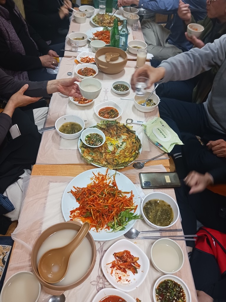 50대 방에 여학��생. 남학생  찾습니다
혼밥. 혼술 혼자 하지마시고.  좋은분들과 함께. 하는거. 어때요
급벙도. 환영. 정모도. 있구요
꽃피는. 봄 
나혼자다. 하지마시고. 모임 가입해서. 같이. 즐겨보아요
점심벙. 영화. 커벙 다. 좋아요
망설이지말고. 드루와^^