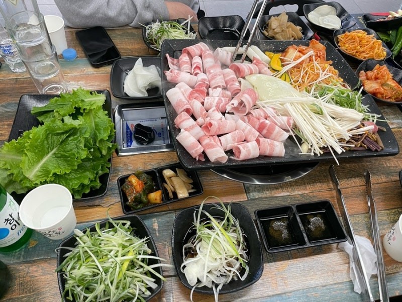 어제 처음 뵙는 호달이 형님 고기도 잘 굽어주시고 저희들 챙겨주시는 섬세한 모습 멋져버려
그리고 호야형님 미야누나 서로 챙겨주시고 다정다감한 모습 배워야 하는데 그게 안되네요 ㅜㅜ 
빡도라 ~~ 꺼져