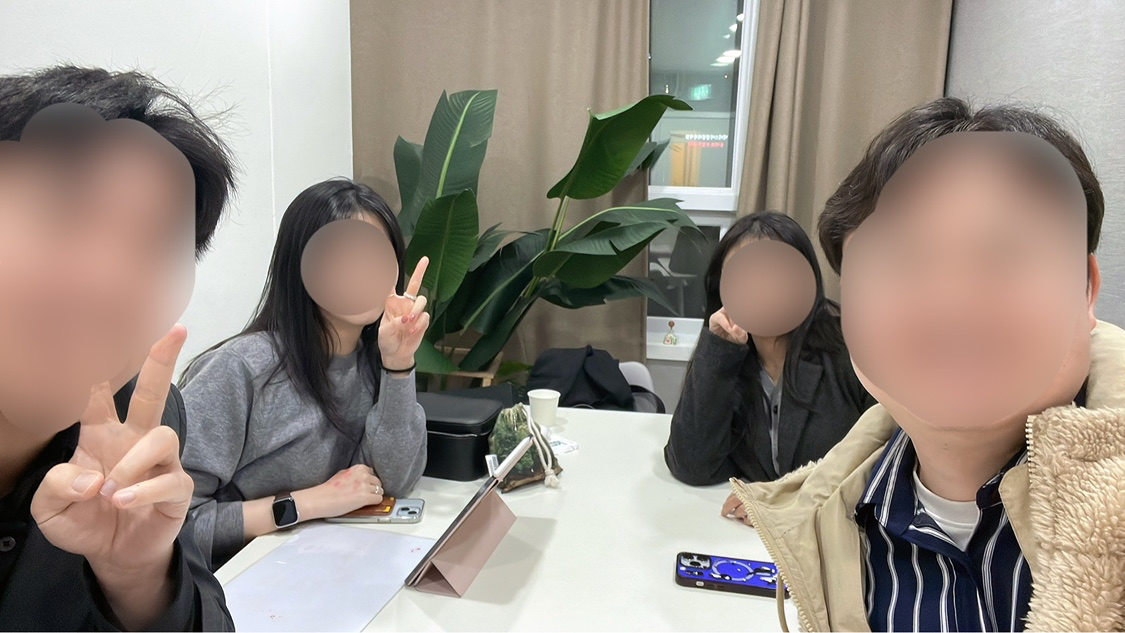 오늘은 그냥 소소하게 서로 사는 이야기 나눴어요ㅎㅎㅎ
직장 이야기 상사 이야기 돈 모으는 이야기는 덤으로!
힘든 상황에서도 각자의 목표를 이루기 위해서 달려가는중~
아주 작은 목표라도 하나씩 하나씩 이뤄가면 언젠가는 10만원이 1000만원이 되고 내 집 마련도 하는거겠지용😋

ps. 그래서 커피값 담배값 100일 프로젝트는 언제 시작하죠……?ㅋㅋㅋㅋㅋㅋ