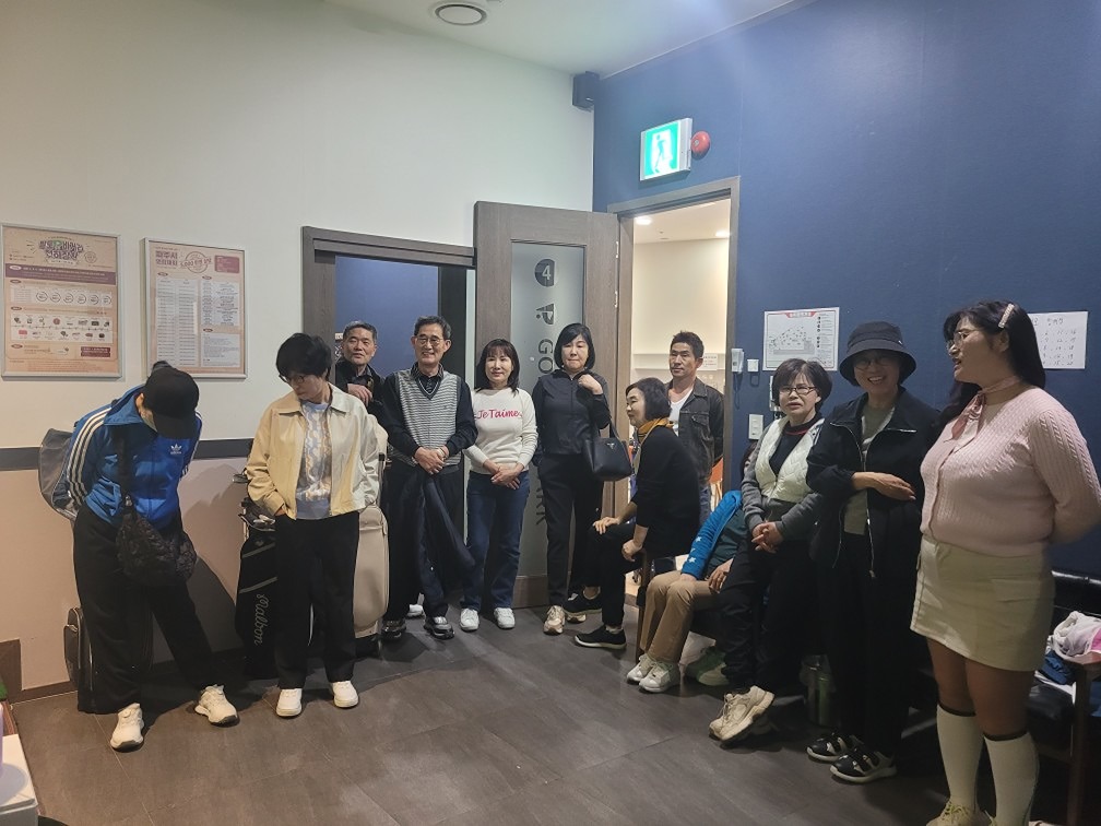 아미가알바트로스 4월정모

비가 내린 토요일오후!
신입회원님 포함 20명이 방5개에서 재밌고 알차게 진행되었고,막걸리와 파전은 아니였지만 맛있는 저녁식사에 커피타임까지 즐거운 하루였습니다~^^
늘 감사드립니다!
