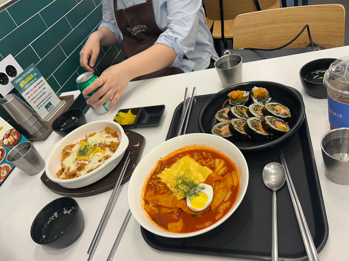 빵만 먹으면 안되유 매운것도 골고루루