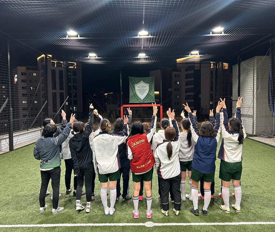 든든단단FC 
월.수.목.금 저녁 8시부터 10시까지 훈련있습니다. 
무료 체험 수업도 가능하오니 
연락주셔서 신청하세요 ~! 

⸻

⚽ ��든든단단 여성 풋살 동호회 신입 모집 중!
든든단단은 운동을 좋아하거나 시작해보고 싶은 여성 누구나 환영하는 풋살 동호회입니다. 실력보다 즐기는 마음, 경쟁보다 함께 성장하는 분위기를 더 중요하게 생각해요!
•📍 장소: 운정 내 풋살장
                (주로 오엘에프씨 구장에서 운동함)
•🕖 시간: 월 수 목 금 저녁8시-10시 
•💬 구성: 풋살 초보부터 경험자까지 다양!
•👭 분위기: 소규모 친목, 팀워크 중심, 가족처럼 끈끈하게!

🥅 축구 풋살도 즐기고,
🍙 살도 빼고 스트레스도 날리고
👭 동네 친구도 사귀고 싶은 분들,
지금이 딱! 함께할 타이밍이에요.

👉 신입 모집 중!
문의나 가입 희망은 ***-***-******
[@dddd_fc23 / 인스타 DM / 댓글]로 편하게 주세요 😊