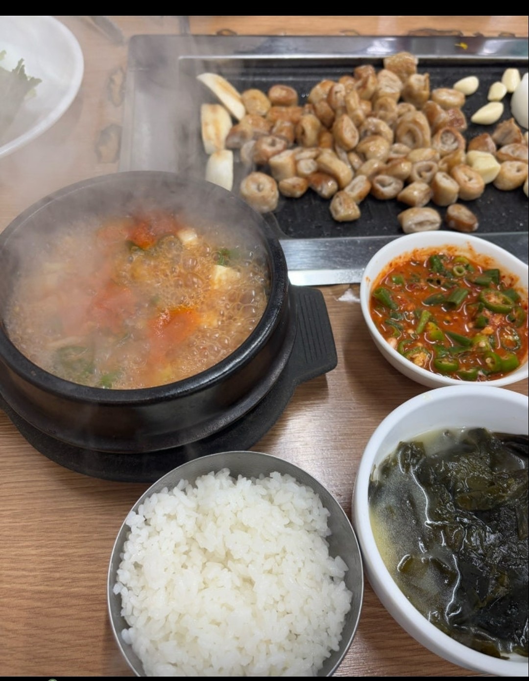 불판앞에 둑흔되는 마음