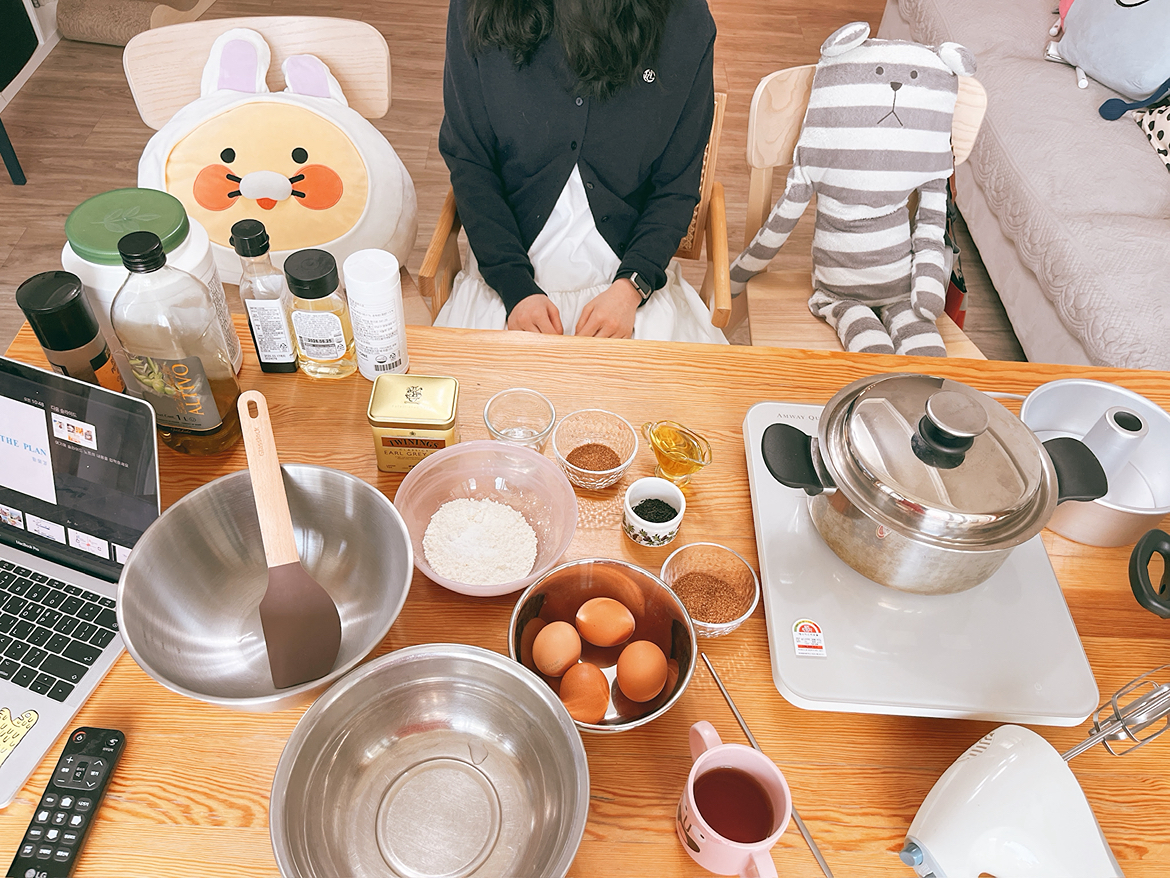 매주 목요일 오전 11시,
건강한 집밥과 달콤한 홈베이킹을 함께해요.

‘퀸’ 조리도구를 활용한
간단하면서도 정성 담긴 건강 요리와
소소한 홈베이킹을 배우고 나누는 시간이에요.

✔ 매주 다른 요리 or 디저트 주제로 진행
✔ 간단한 레시피 + 함께 만들어 시식
✔ 요리 초보도 환영!
✔ 1~2명 내외 소수 정원, 따뜻한 분위기

조용한 평일 오전,
내 삶에 온기를 더해줄 시간이 필요하셨다면
이번 목요일, 우리 함께해요 :)

📍 장소: 성저로***-****-****📩 신청: 댓글 또는 채팅

#목요일요리모임 #퀸요리 #홈베이킹클래스 #건강한한끼 #소소한디저트 #집밥모임 #주부모임 #베이킹모임 #당근모임 #나를위한시간