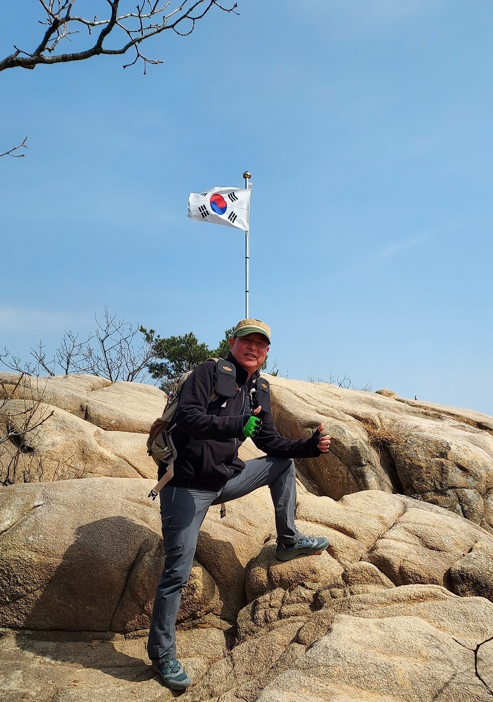 #등산(중):6월21일 토요일 호암산에 갑니다 흔들바위.국기봉.�전망대 스틱.식수.간식 쉬엄쉬엄 천천히 진행합니다