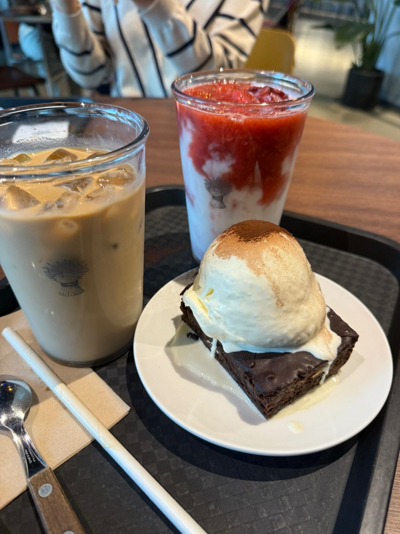 내향적인 친구들 🤭 앨범 사진