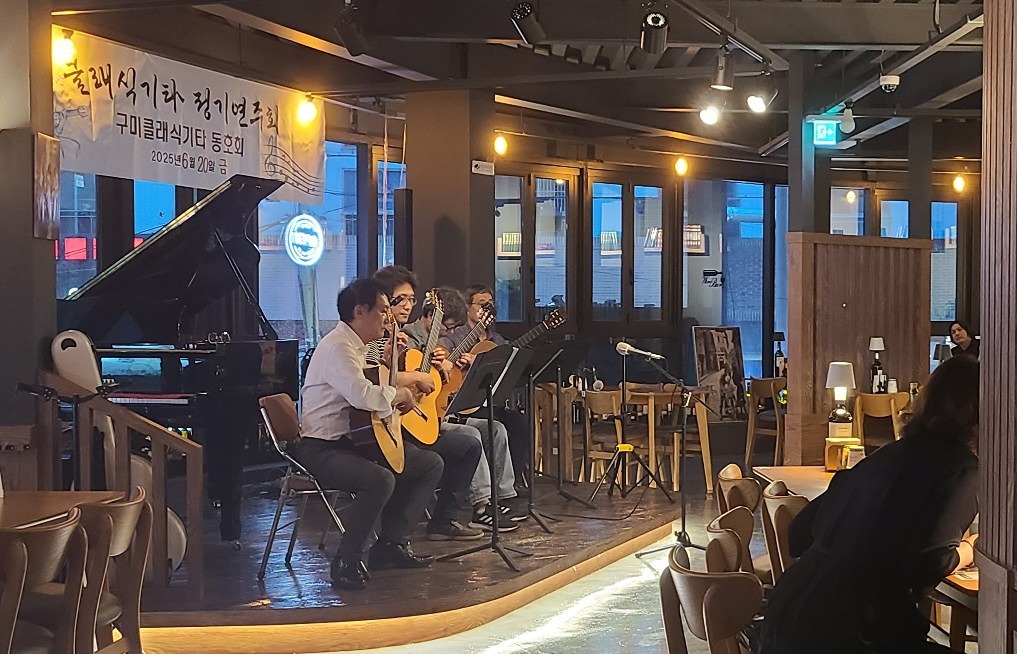 지난 6월20일에 있었던 정기연주회 입니다.
클래식기타에 관심 있으신분들 함께해요.