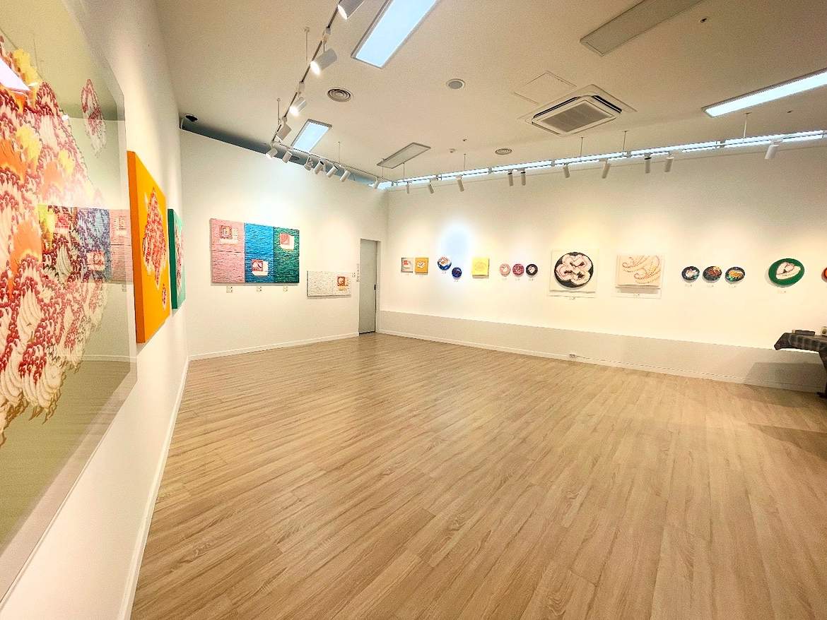 전시보고 책 보기(자유롭게 자기 일하기)