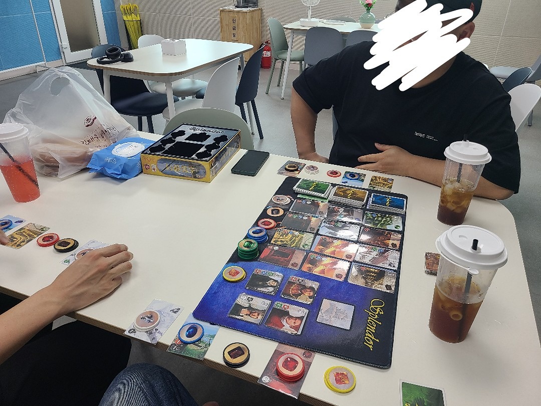 안녕하세요~ 송파동 보드게임&커피 동호회 BOCO입니다! 🧡🎲
2030분들과 함께 즐겁고 편안하게 보드게임도 하고, 수다도 떨 수 있는 소소한 모임을 만들었어요 ☕️

✨ 무료로 즐기는 힐링 타임!
✨ 보드게임 좋아하거나, 새로운 사람들과 친해지고 싶은 분들 모두 환영!
✨ 게임 후엔 차 한잔하며 도란도란 이야기 나눠요~

🎉 완전 공짜! 🎉
✅ 장소 대관비 없음!
✅ 보드게임 비용 없음!
✅ 아이스아메리카노, 복숭아 아이스티, 녹차 등 간단한 음료도 무료!

🌸 환영합니다 🌸
📌 2달에 한 번 이상 정모 참여!
📌 1990년생 ~ 2005년생 누구나 OK
📌 가입 후 1달 내 정모 필수 참석!

🗓 정모 일정 🗓
📌 매월 둘째, 넷째 주 토요일 오후 2시~5시 30분
      7월달 정모 : 7월5일(토) / 7월 19일(토)
📌 놀고 싶은 날 언제든 소모임도 가능해요!
📍 모임 장소: 서울 송파구 백제고분로 414, 4층 화목한교회(장소만 대관)
초보자 환영!! 늦참, 조기퇴장 가능!!
오픈채팅방 : 
https://open.kakao.com/o/gKtHfhEh
