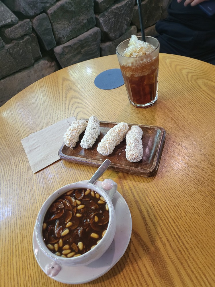 팥빙수먹으며 더위를 시키고