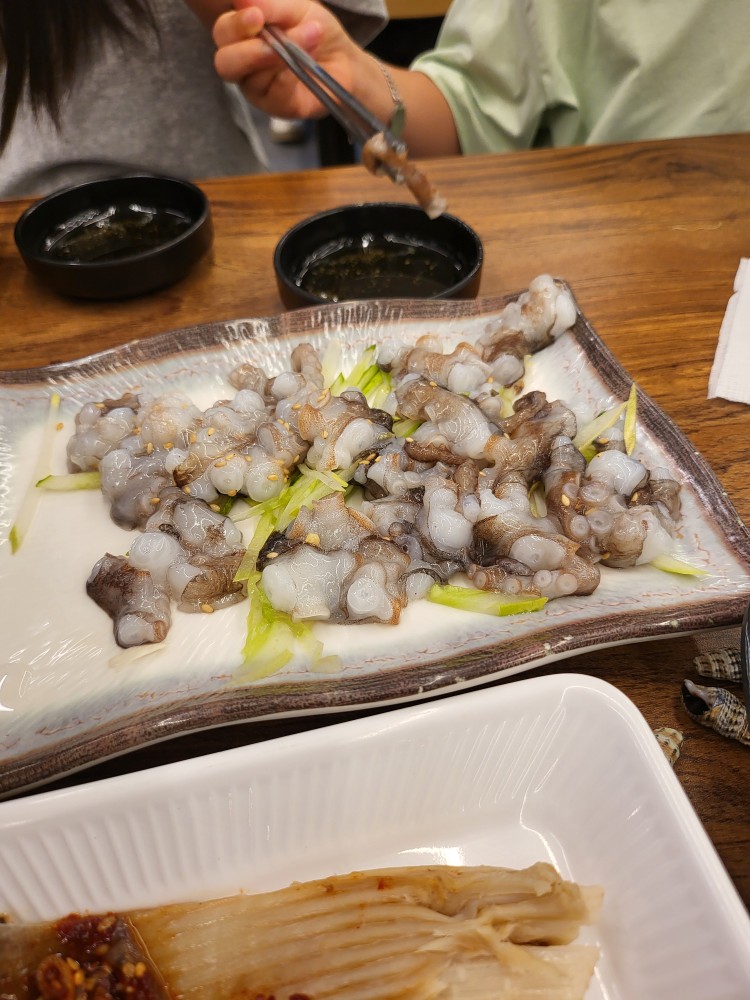 늦은 해장.

목상동 해물가.