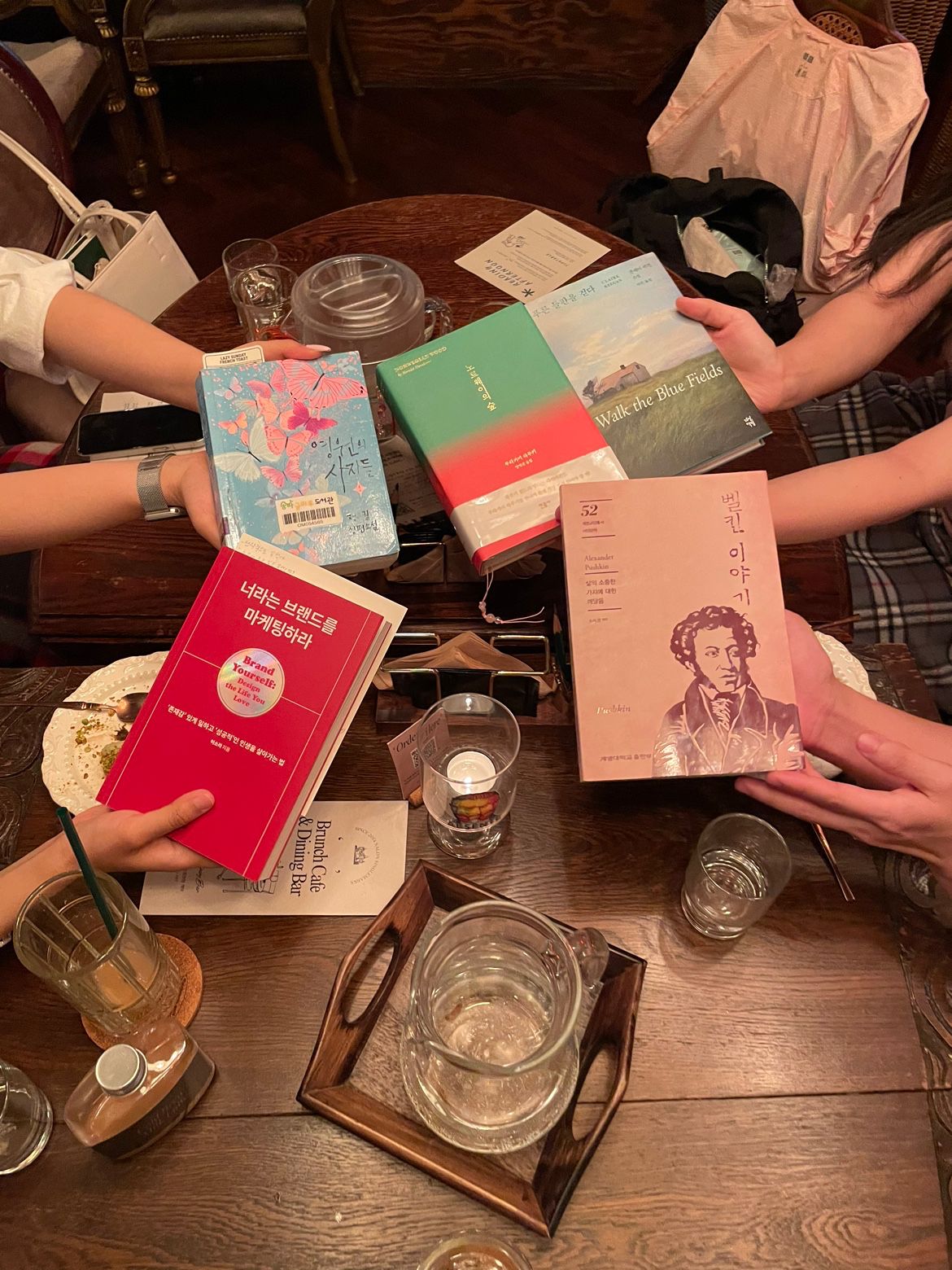🇫🇷유럽같은 공간에서 같이 책 읽어요📚 앨범 사진