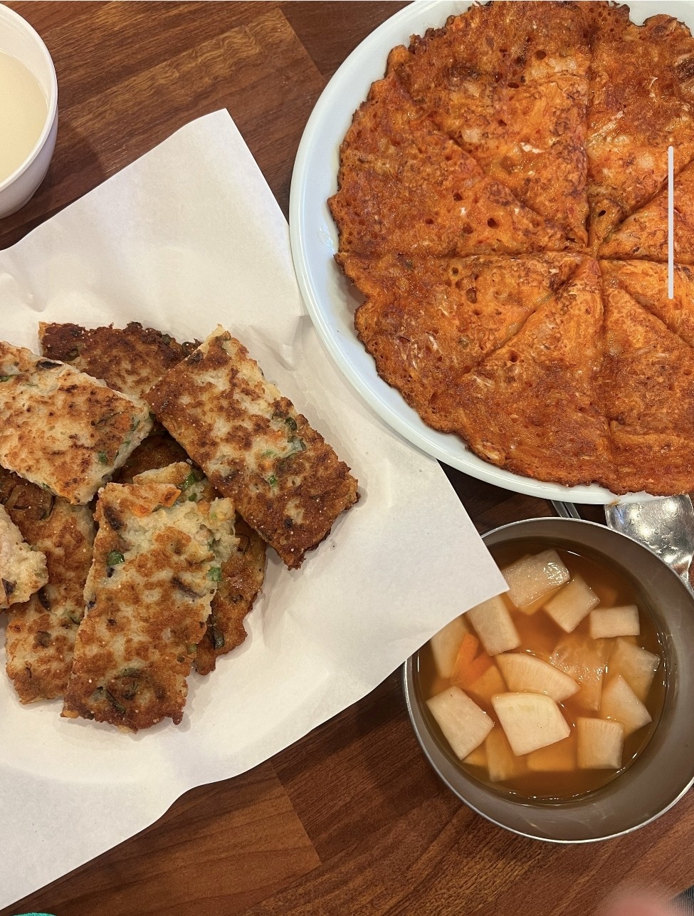 장마철 비 오는 날에 특히 잘 어울리는 전집입니다
 망원동 할머니 빈대떡