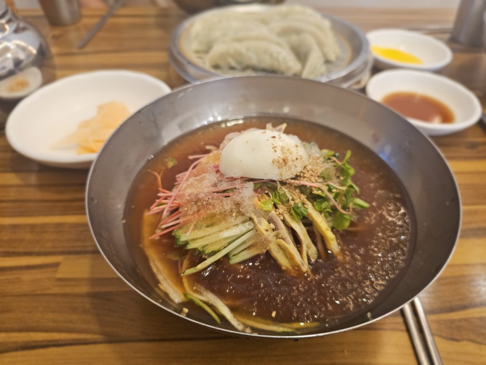 시원하게 밀면먹고 저의 원픽 카페와서..

담소 나누고 좋은시간이었습니다🎵