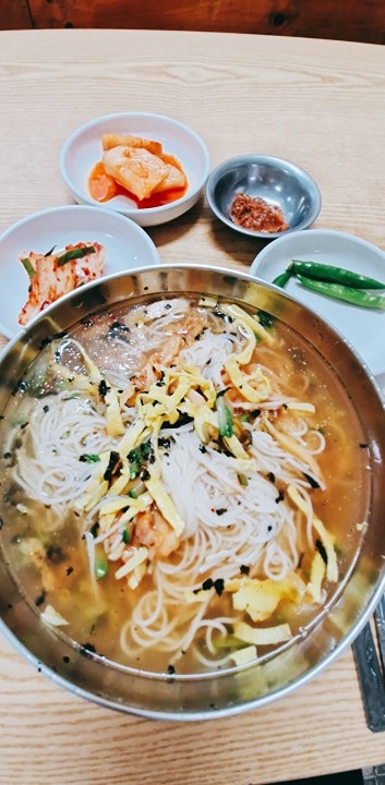 낮에 냉국시 한그릇 하실래여??