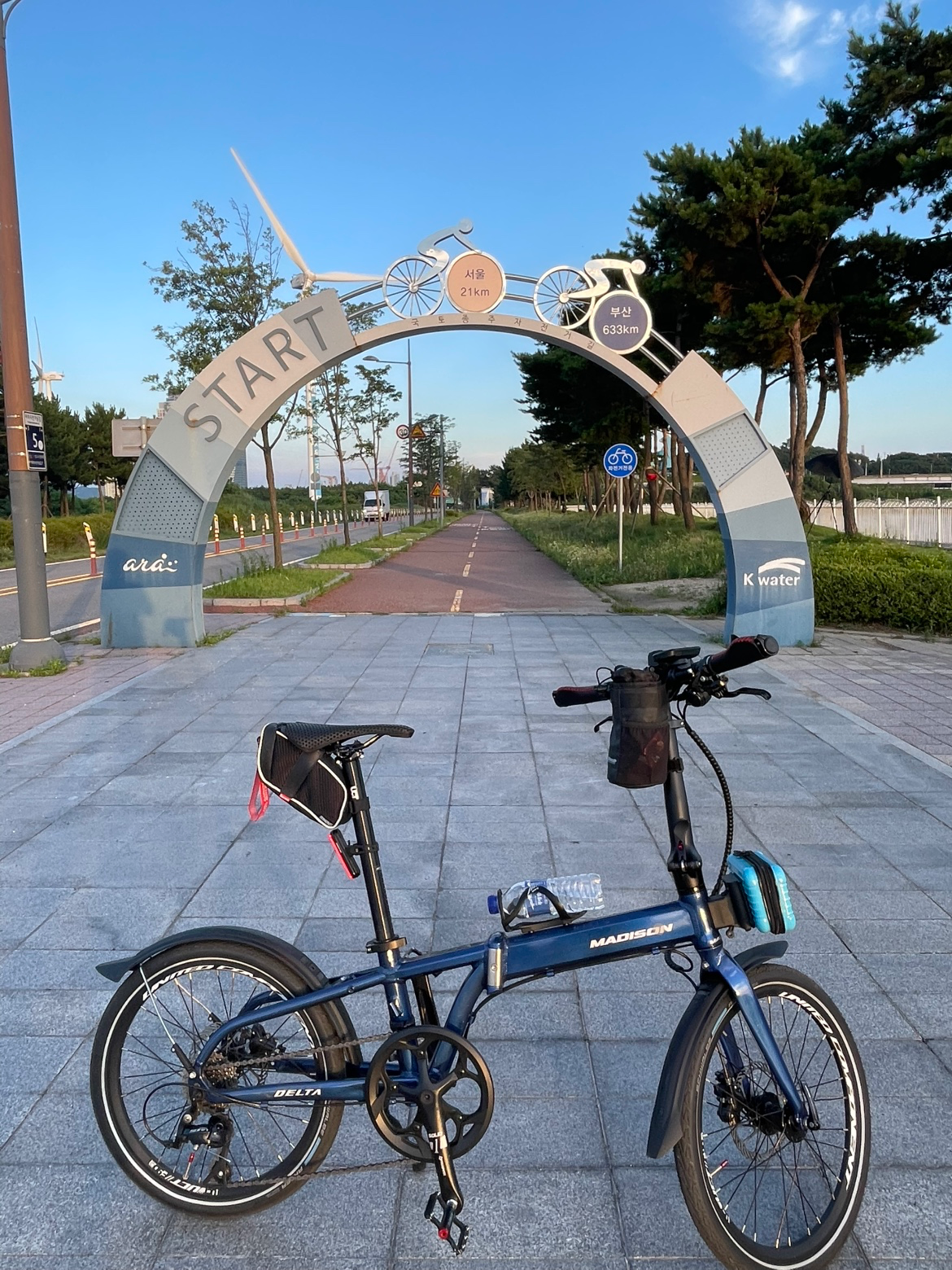 안녕하세요  
중구 신포동에 거주중인 79년 사내 입니다 
자전거 입문 3년차 구요  
구도심이다보니 자전거 도로가 없어서 
심곡천과 월미도위주로 라이딩 하고 있습니다
잘 부탁드리겠습니다 ☺️
