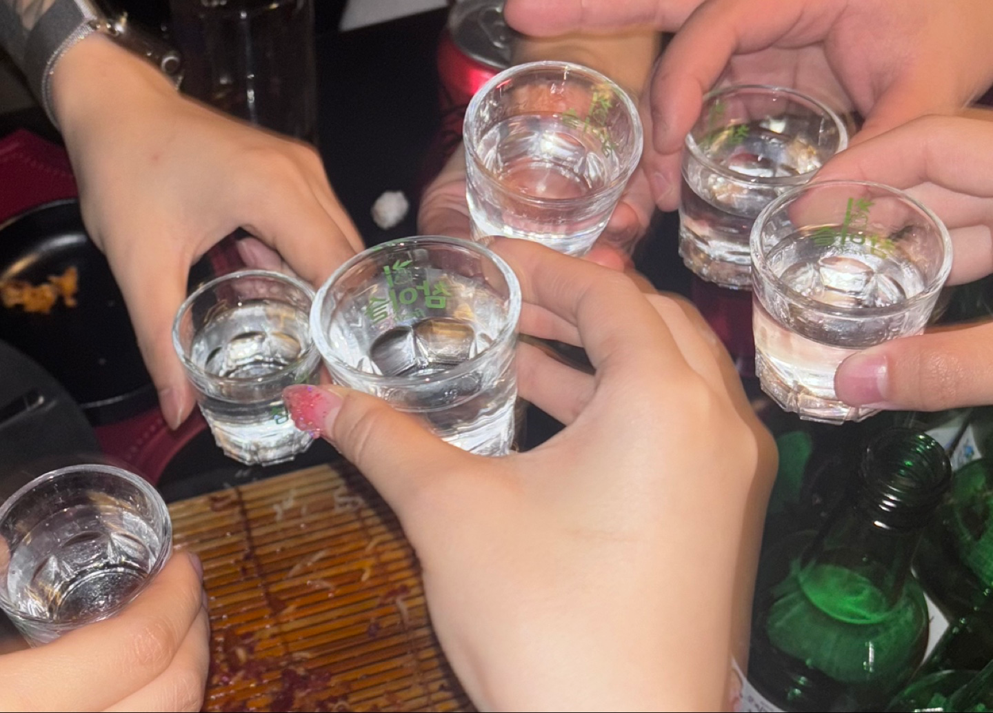 🔥23-33 동네친구 구함🔥

방장도 친구들이 다 타지로 취업 나가서 만든 모임..🥲

저희는 별 거 없습니다~ 그냥 잘~~ 놀기-!
마음맞는 동네친구 만들어 가세요(ᐡ ɞ̴̶̷ ̫ ɞ̴̶̷ ᐡ) 
자유도 높습니다

🙋 같이 운동할 친구가 필요해요!
🙋 보드게임 하고싶은데 인원이 부족해요!
🙋 텐션 올려서 술 한잔 하고 싶어요
🙋 예카가고 싶은데 친구가 없어요

예카, 분좋카 탐방-> 가능🙆‍♀️
갑자기 한잔 하고 싶은 날 -> 가능🙆‍♀️
취미생활 맞는 친구 구하고 싶을 때 -> 환영🫶

📌 이런 모임은 처음이라 무서워요!! ｡°(°´ᯅ`°)°｡ 
부담 갖지 마시고 편하게 들어오세요-!

입장 전 본인 거주지와 사진 한장을 받고 있습니다 :)
🥲여자분들 우선으로 받고,
이후 순차적으로 받고 있습니다🙏