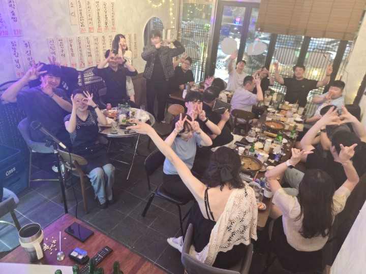 💗안녕하세요 오늘 하루 잘 보내고 계신가요?

💗저희 천사들 모임은 

천안아산 사람들의 줄임말입니다.

💗성정동,두정동,쌍용동,불당동 등등 여러지역에서 많은 활동 하고 있습니다.

💗동네친구 모임 들어오실분 가입 환영합니다.

💗타지에서 넘어와 외로우신분

💗혼밥. 혼술. 혼자운동하기! NoNo 

💗카페,영화,운동,노래방,음주,반려동물 다양하게 활동하실분

💗좋은사람들과 같이해요.

💗86-96년생 남여상관없이 모집합니다.

💗즐겁게 좋은사람들과 함께하고자 만들었으니

💗많이많이들 신청해주세요

💗소심쟁이들도 많은 모임입니다! 

그래도 가족처럼 챙겨드려요!!

두려워하지마시고 오세요

💗함께 멋진 모임 만들어주실분 너무나 환영합니다.

https://www.daangn.com/kr/groups/yj8BkxzP?utm_medium=copy_link
