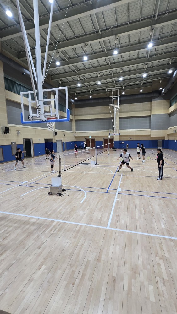 매일 오후 6시 ~ 9시까지 운동 하고있습니다!!
땀빼고 싶으신분은 언제든 해창초등학교 2층 체육관으로 방문해주세요!!
당장 가입 안하셔도 됩니다!!
구경오셔서 분위기도 보시고 게임하는것도 구경하십시요!!