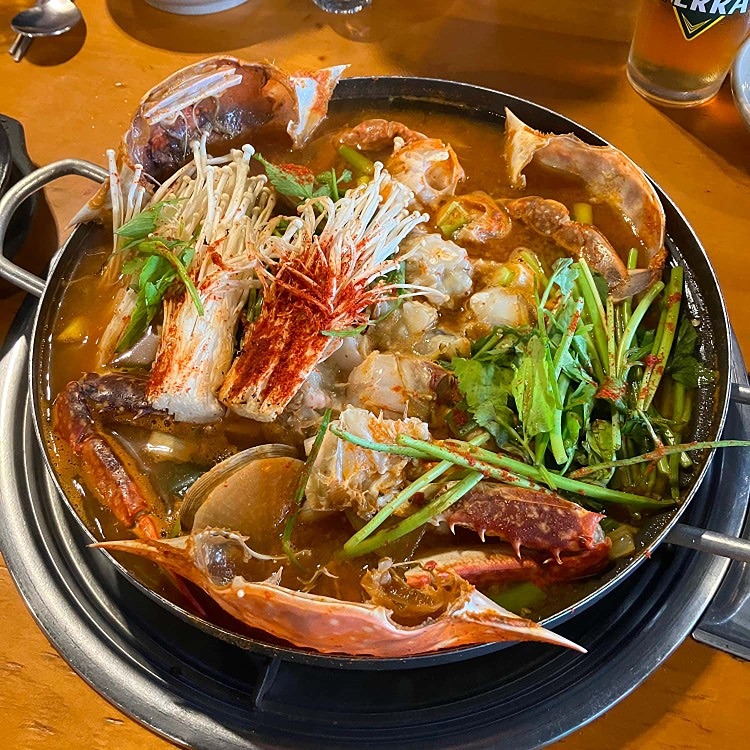 저녁. 해물탕 가치해요^^