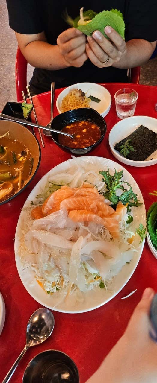 까치산역 복개천에 있는 홍초장집입니다.