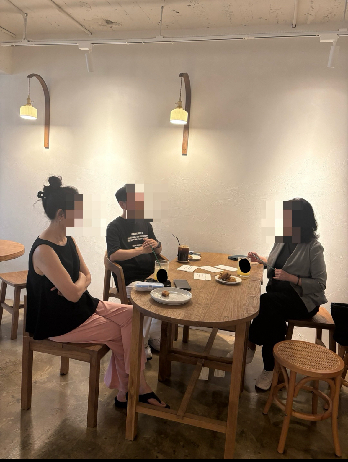 어제 오후 무더위에도 불구하고 참석하신 분들 덕분에 영어로 다양한 주제에 대해 즐겁게 프리 토킹할 수 있어서 감사했습니다.