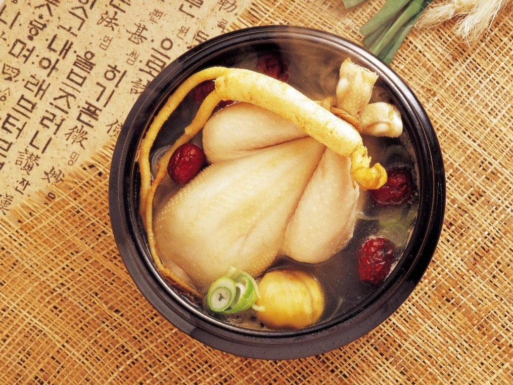#불량아찌의 사는 이야기 

삼복(三伏)중 초복(初伏) 중복(中伏)을 지나 말복(末伏)입니다 유난히 무더웠던 올여름. 일과 더위와 싸우느라 수고들 많으셨습니다. 건강한 음식으로 복달임 잘 하셔서 마지막 남은 더위와 오는 날들을 대비하시길 바랍니다.


        ♡"럭셔리 싱글클럽"♡ 운영진 일동