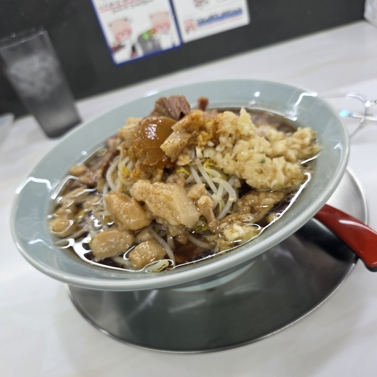 얼마 전 신바야시 쇼쿠도 이벤트 라멘🍜
지로라멘도 잘하네요👍