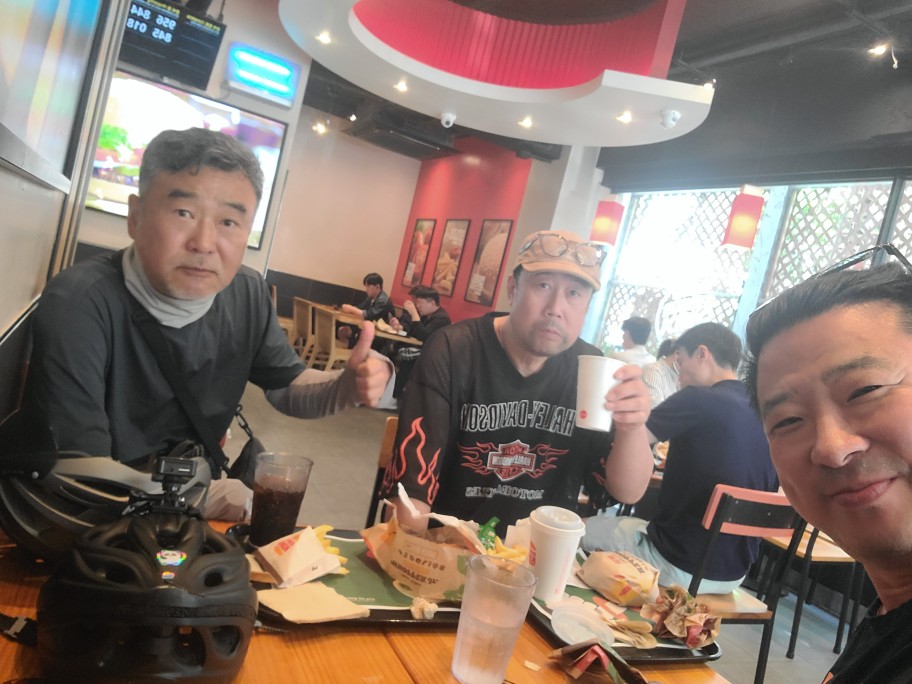 방배동에서
전기자전거를 사서 성남까지 샤방샤방 라이딩