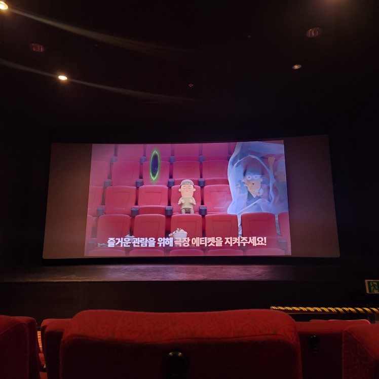 좀비딸관람평 : 잼잼
영화같이보실분 환영합니다~