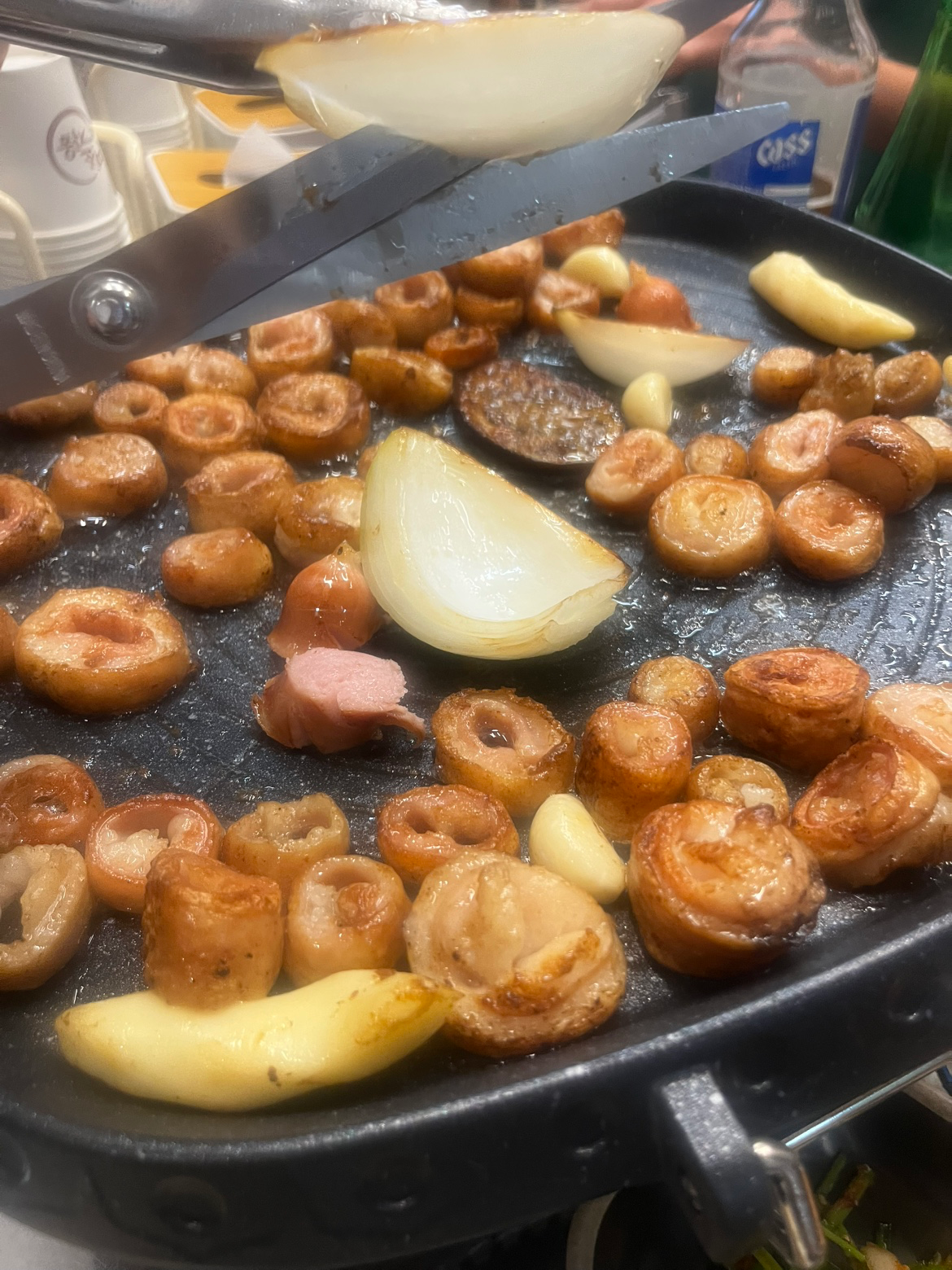 대구막창이 저저번주부터 계속 먹고 싶었는데... 
우리 @쏘쏘 (85/탄현/여)랑 통하였는지 
먹고 싶다 쓰자마자 올라온 대구막창벙!!!!!!

쒼나서 먹으러 갔다가 운영진이 되었다고 한다. 🤣🤣

이제 벙 좀 쉬려했는데... 흠... 😝😝
난 뭐 지금처럼만..(에서 벙 좀 줄이고)ㅎㅎㅎ 

@재아(79/장항/남) 꽃이랑 3차 빵야~!! 감사해유 ㅎㅎㅎㅎ  아무래도.. 제가 로또 1등 될거같아야 🤣🤣🤣

@김준석 (82/운정/남)오빠아 케익이라니!!!! 
운영진됐다고 이케 축하를 하눈고 마조오?? 🤣🤣 고마워요오옹🫶 200벙까지 덤으러 같이 축하해주시그.. 쵸콤 부끄럽네😝😝 내가 놀고 남자중 최고 인정!!!!하는 준석오빠 짱!!!! 감사해유우우🫶

어제도 좋은 사람들과 힐링하그 왔다여어어~

🩷놀고는 사랑입니당🩵