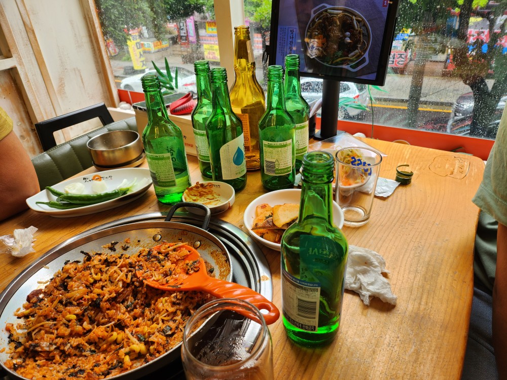 🎶감자탕🎶
다섯분이서  낮술까지 맛나게  먹습니다^^
^^