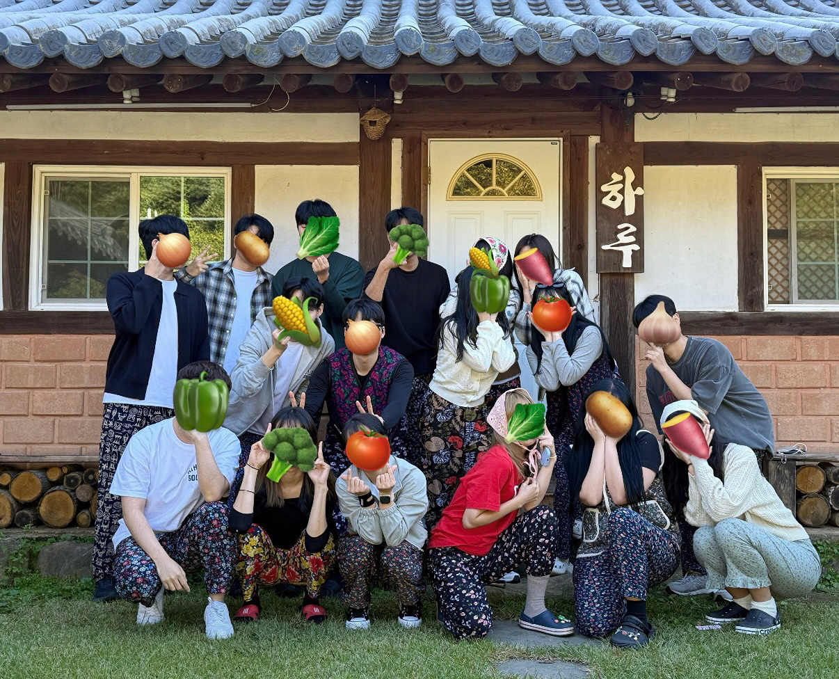 안녕하세요 :) 모임원 구합니다! 📣
저희 모임은 주로 음주만하는 그런 모임이 아닌 맛집탐방, 보드게임, 방탈출, 볼링, 카공, 여행 등 다양한 취미활동을 같이 즐기고 있습니다. 

🎀이런분들 환영해요🙌🏻🤍

✔️다양한 활동을 좋아하시는분
✔️모임에 적극적인 의지가 있으신분
✔️취미부자
✔️내향인&외향인 모두 환영

🎀나이제한🙏🏻
92년생 ~ 97년생