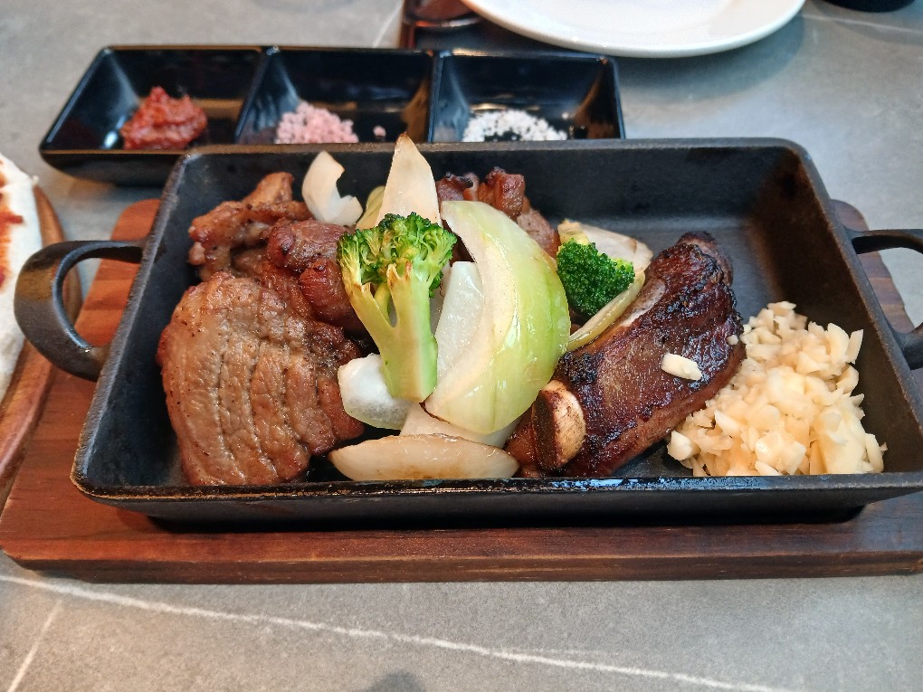 오랜만에 분에 넘치는 매뉴외 분위기 조아 좋아
가요~