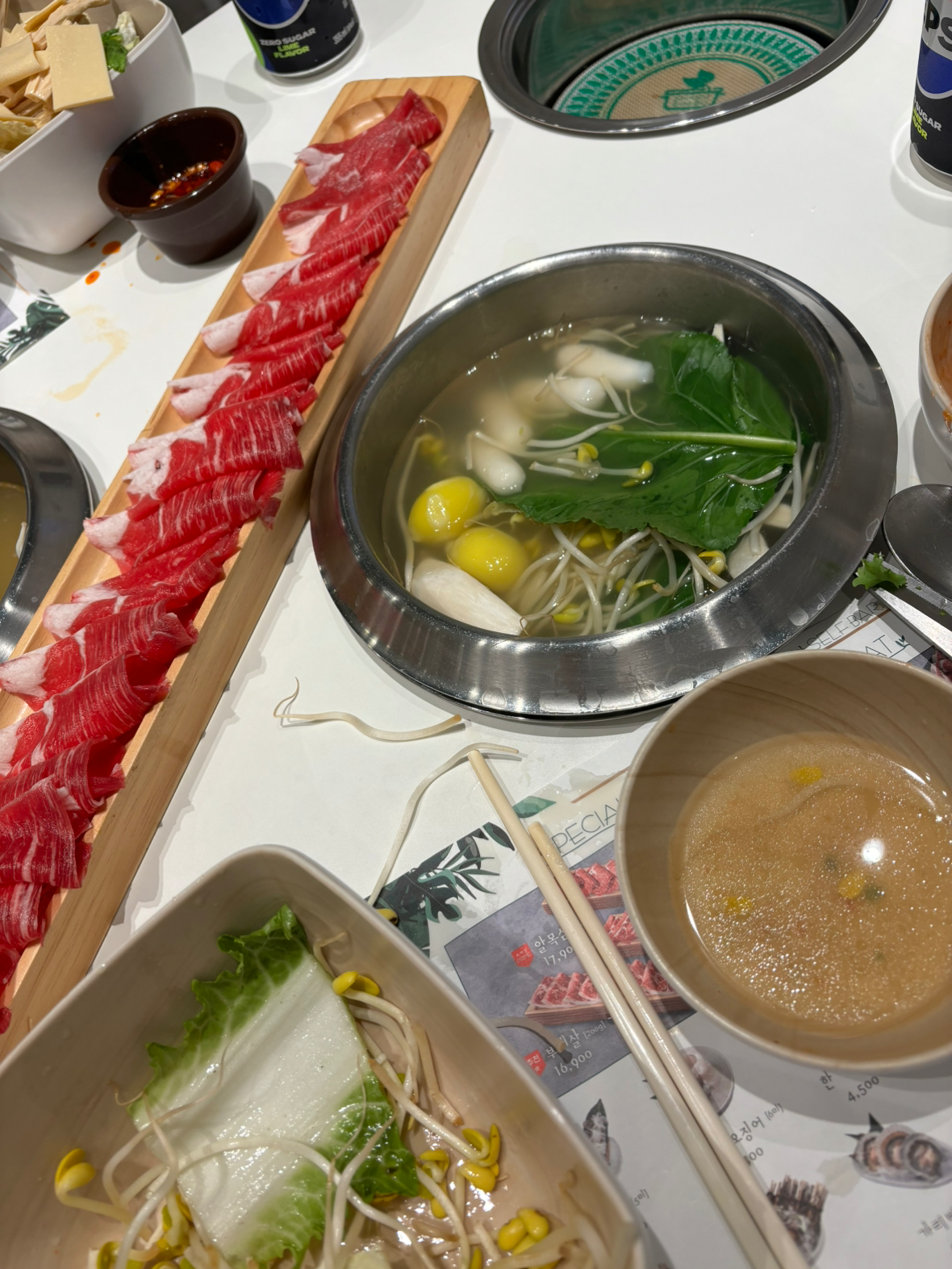 늦은 첫 후기 올립니다!!
클라이밍하러가서 전날 다리 부상으로인해 
먹기만 하고 왔어요!!
많은 얘기를 나눈 구구님 너무 감사하고
모임열어주신 숨이님 반가웠고,
먼저가신 나나님도 반가웠고, 
따뜻한 양평님 , 부리부리님 모두모두 감사했습니다~
바쁜일정이 마무리되고 추후에 뵈요~!
