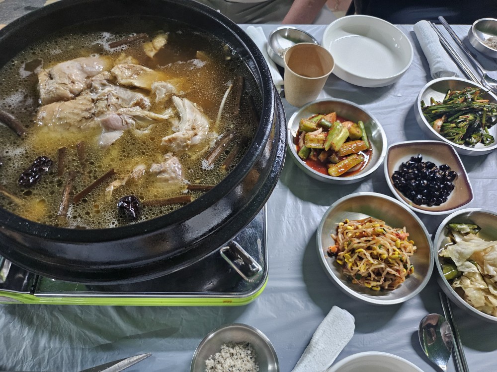낮술이 밤술까지 이어져 나의 간은 고생중이지만 ㅋ
너무 즐거웠어요!
바램오빠 옻닭사주셔서 감사했습니다^^.
다들 너무 반갑고 좋았어용!