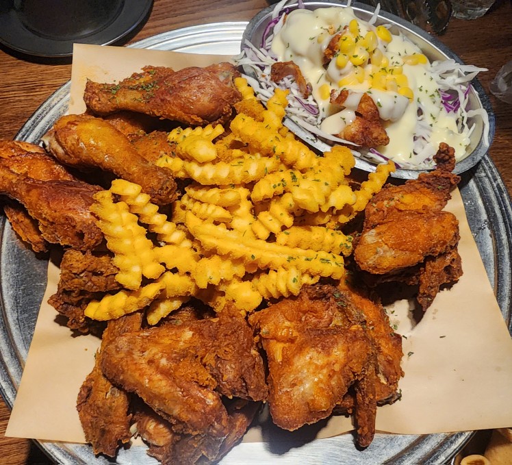 ㅋㅋㅋ
우왓!!!! 여기 치킨 징짜~~~~ 맛나횽!!!
@.,@~~~♡
2차로 출발~!
