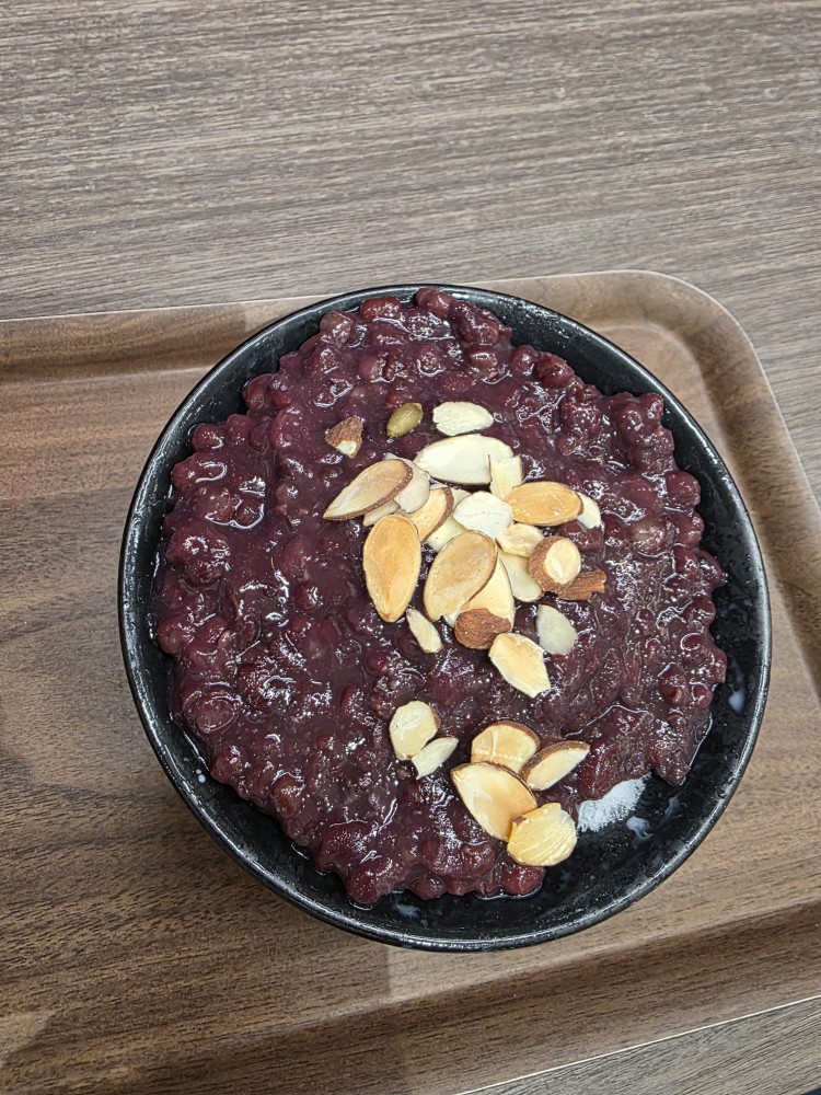 맛있다 또 먹고 싶다 
이젠 부끄럽지도ㅠ않다 
이래서 내가 무섭다 
찐 팥빙수 미미당 또 또 먹고싶당~헤헤