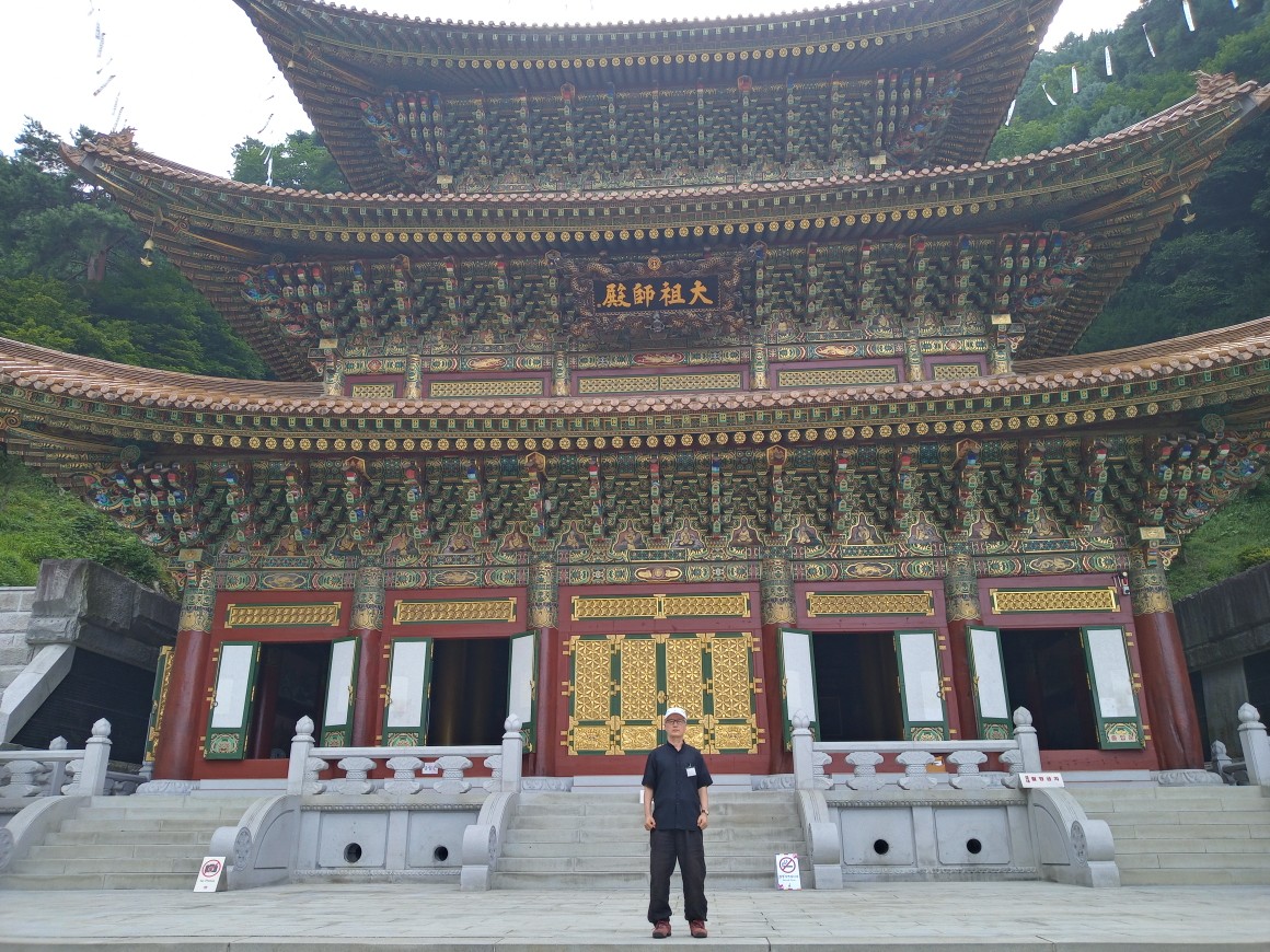 물소리..바람소리...새소리  자연의 소리를 
벗삼아 고요한 사찰을 찾아 
마음의 평화를 찾는것은 어떠할가요??
저는 사찰을 즐겨 찾습니다..
사찰순례  좋아하시는 분 계시면 
같이 하면 좋겟네요
...