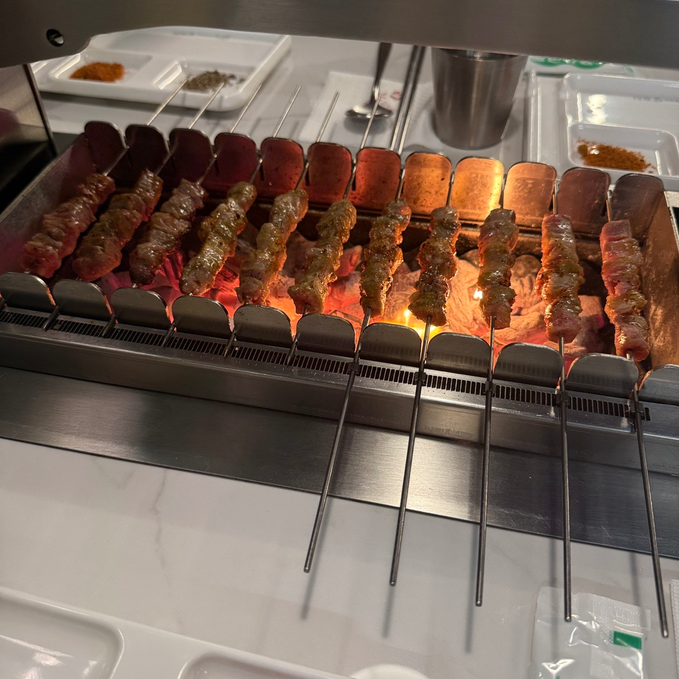 양꼬치 오랜만에 먹으니 맛있더라구요
역시 저녁벙은 위험하네요
아쉬워서 집가기 싫어지더라구요ㅠㅠ