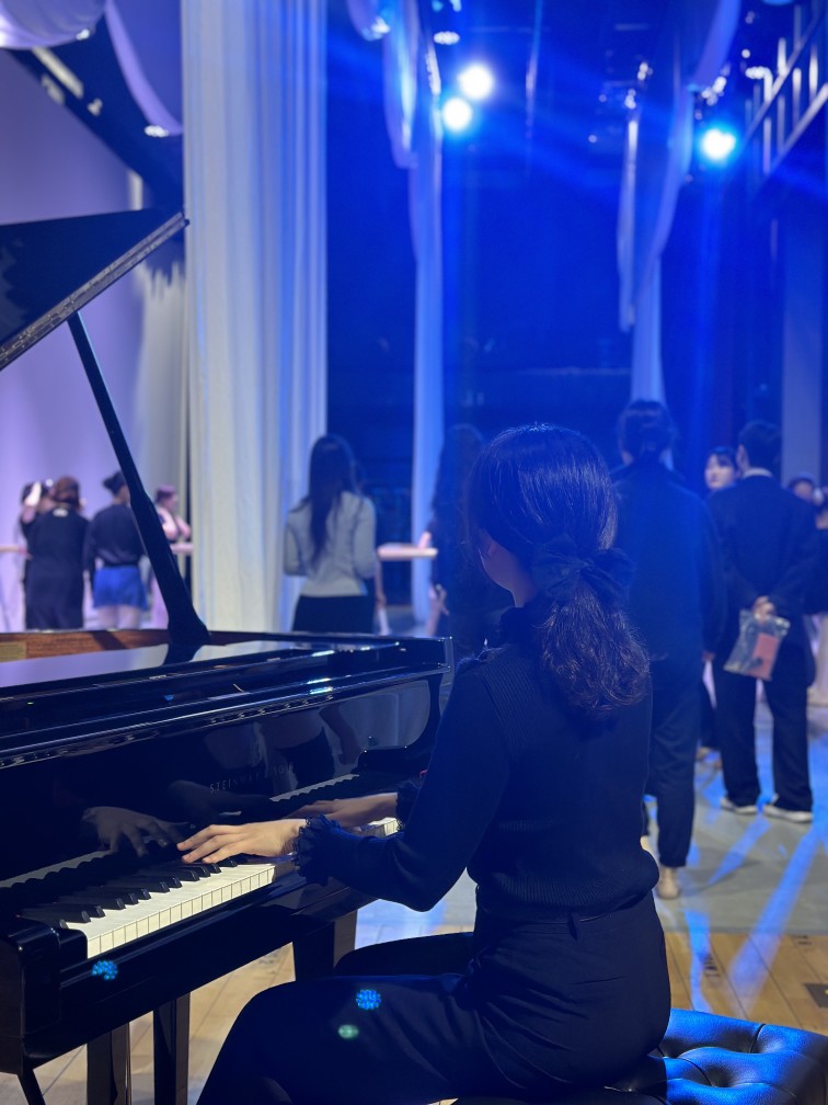 To be a class pianist.