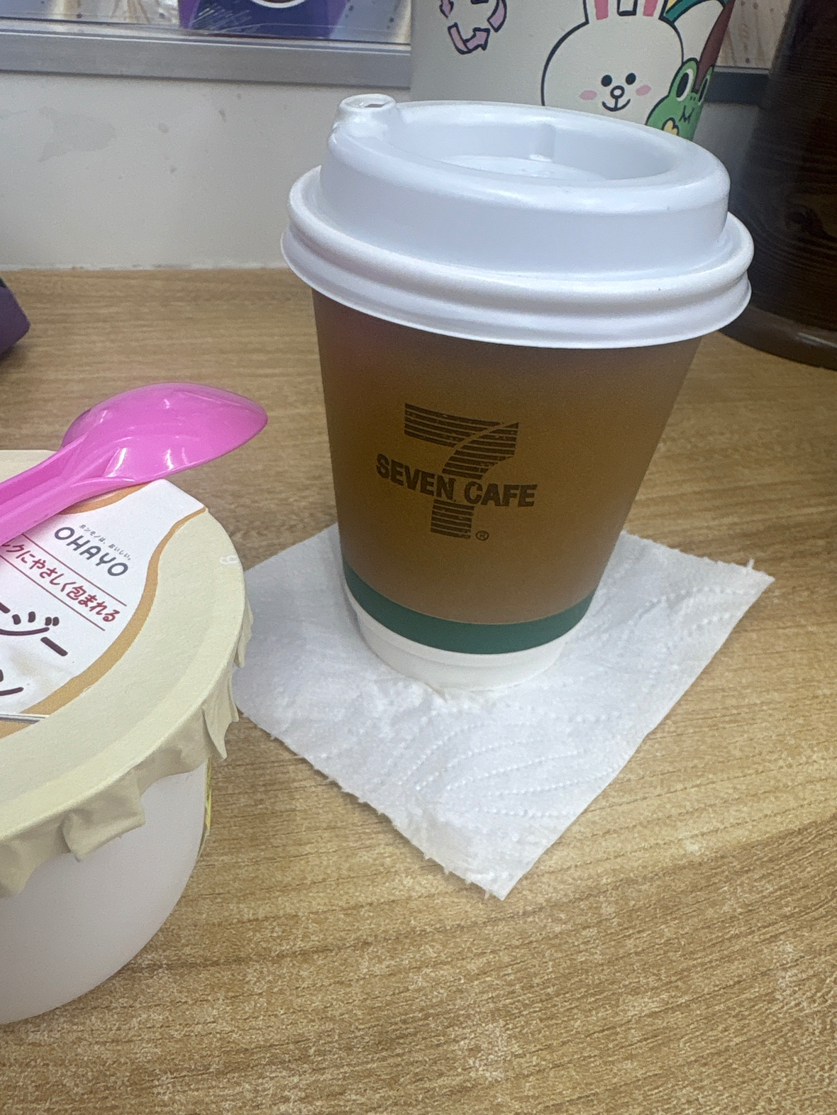 편의점서 앉아 먹는 커피도 맛있네요 ㅎㅎ