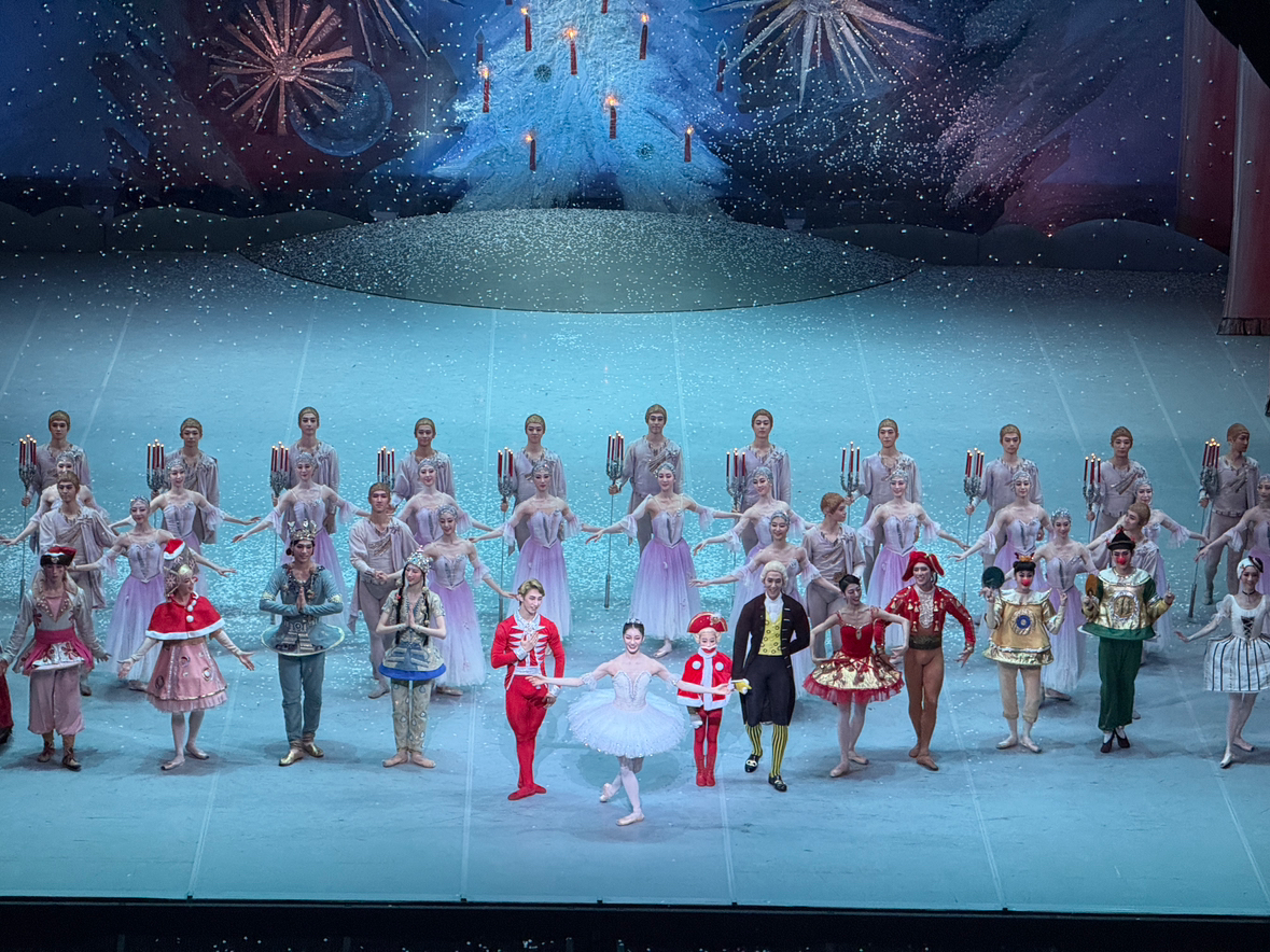 작년 크리스마스에 예술의 전당에서 호두까기 인형 봤어요 (*˘◡˘*) 너무너무 좋았어요~!