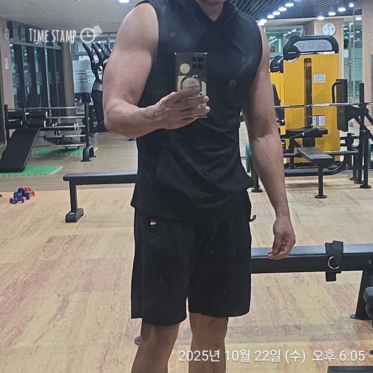 오운완요~ 날씨가 추워지니 헬스장에 사람이 읍네요 ㅜㅜ