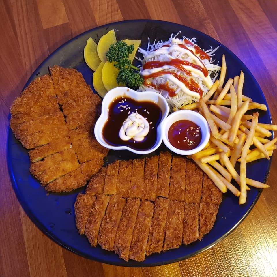 생맥주와 옛날치킨 샐러드가 맛있는집