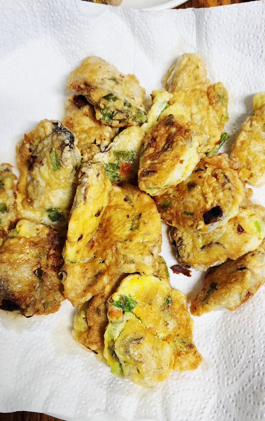 오늘은 모처럼 쉬는 날이라 즐겨하는 낚시와 술 한잔 하고 있네요.