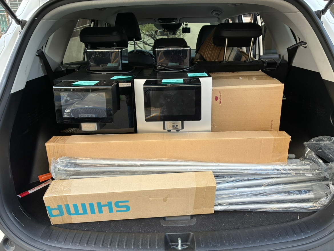 온갖 장비를 싣고 달리고 달려 대구에 와 있습니다.